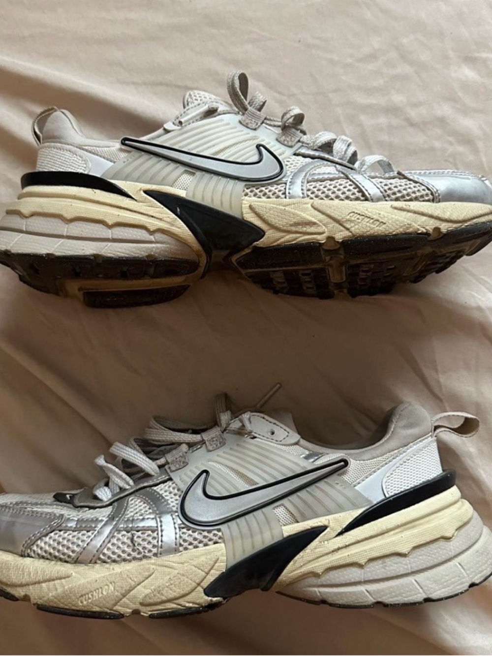 Nike Men’s White, Cream & Black Retro Running Sneakers